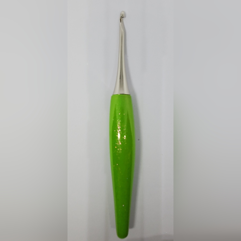 HTF- FURLS ODYSSEY CROCHET HOOK, size F